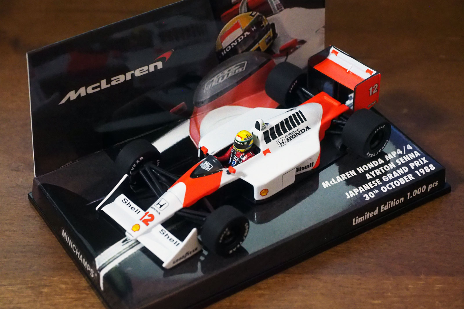 極希少品⭐ MP4/4 1/18モデル アイルトンセナ 台座/ゴールドプレート 極希少品⭐ MP4/4 1/18モデル アイルトンセナ 台座/ゴールド