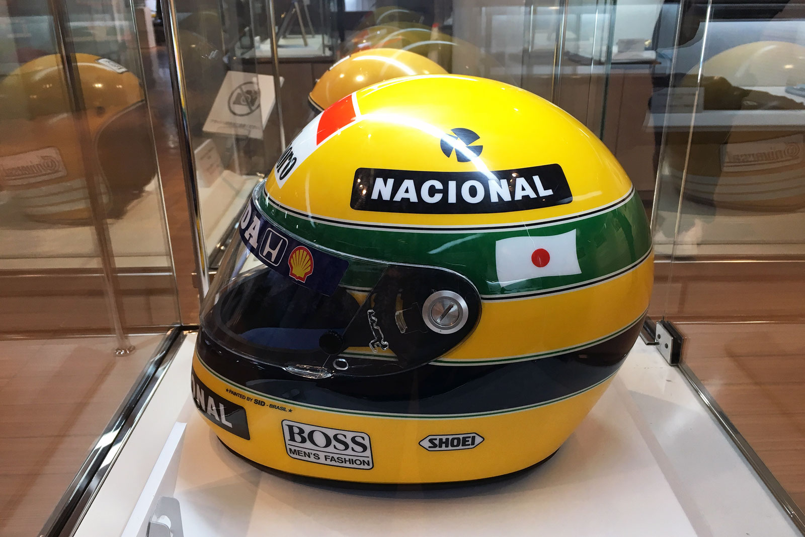 ピンバッジ・アイルトンセナF1ヘルメット車レース AYRTON-SENNA