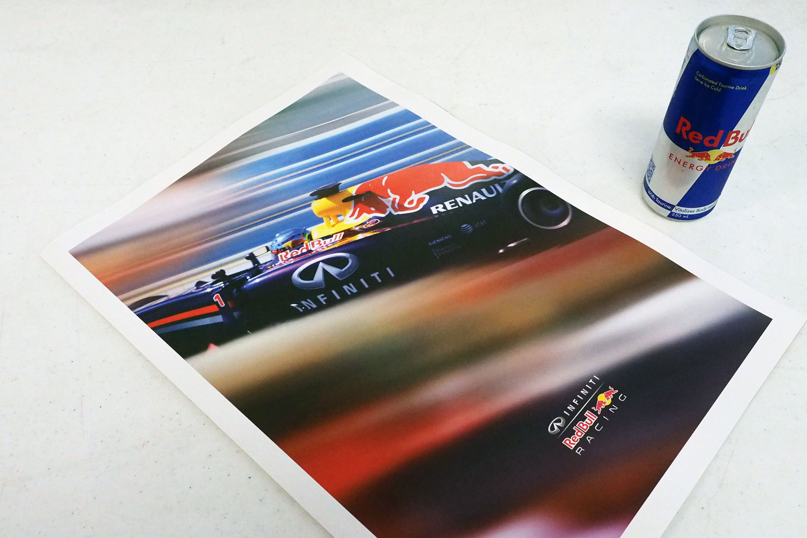 【F1リアルスコープ】クリエイティブで洗練、レッドブルの2014年版ゲスト用冊子はタブロイド判！