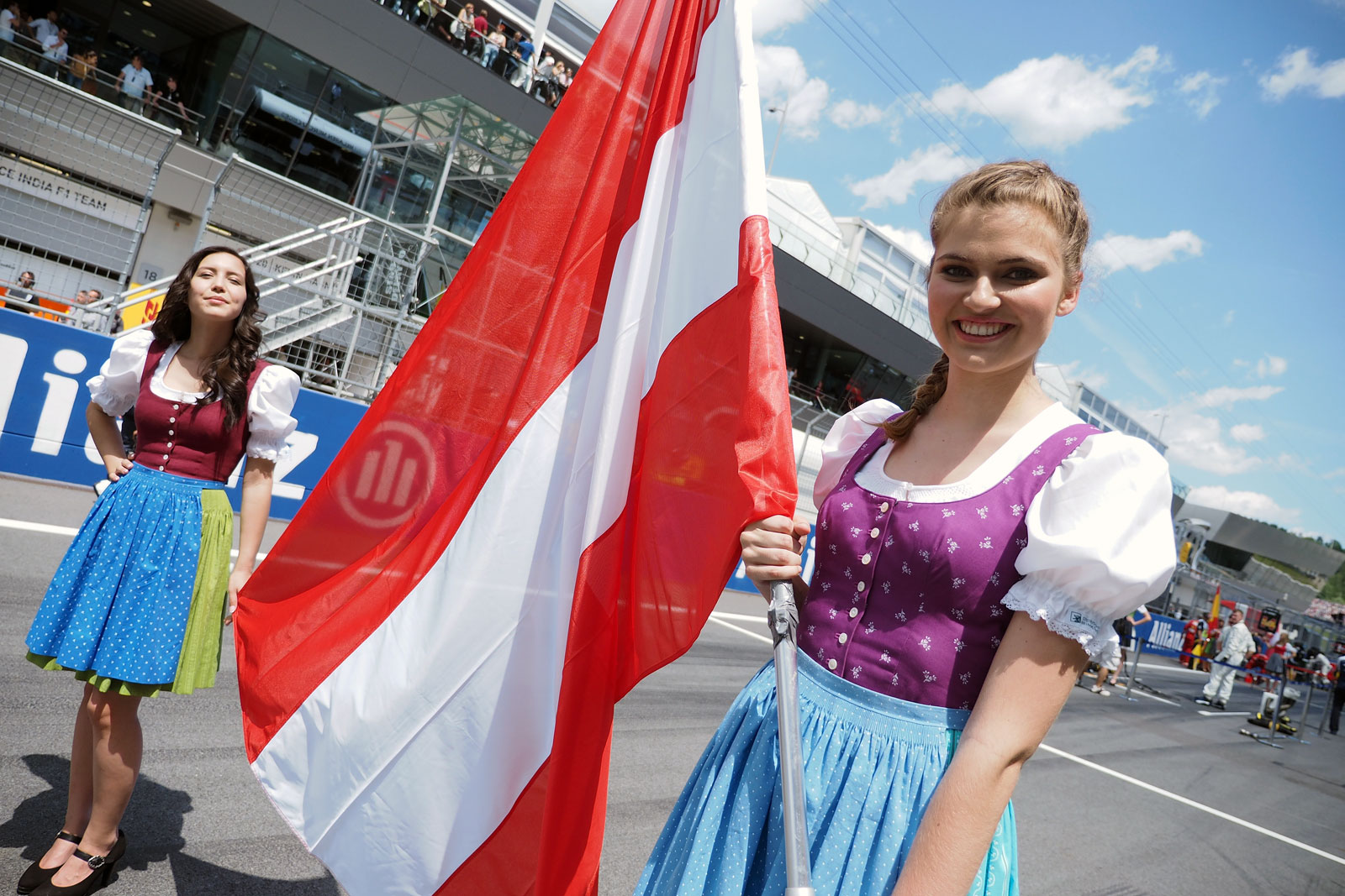 【F1ビューティー】2014 Rd.8 オーストリアGP編「美女たちが着こなすチロリアン民族衣装！」
