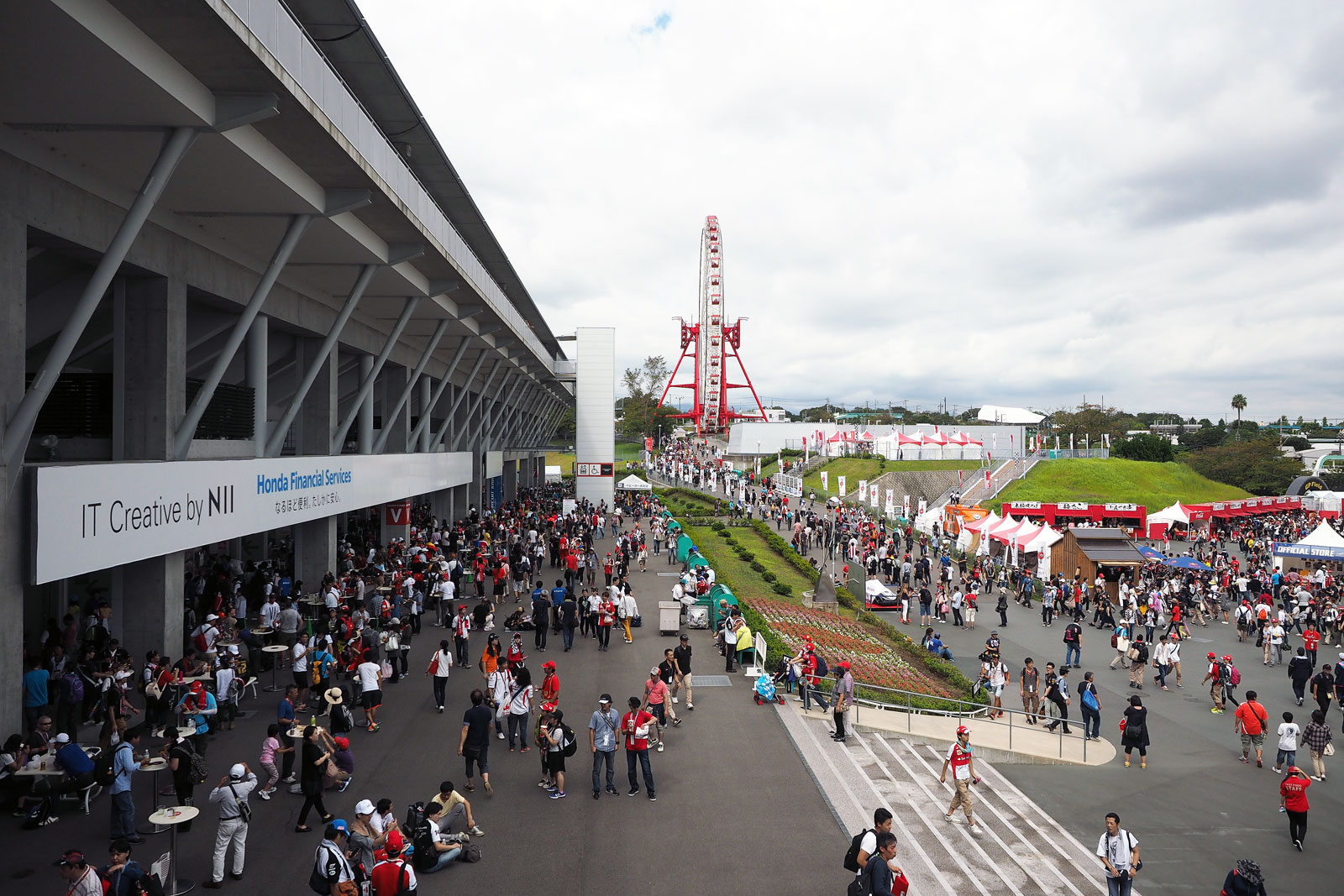 【日本GP・現地直送便】ファンみんなで作り上げる日本GPの興奮、GPスクエアの盛り上がり①