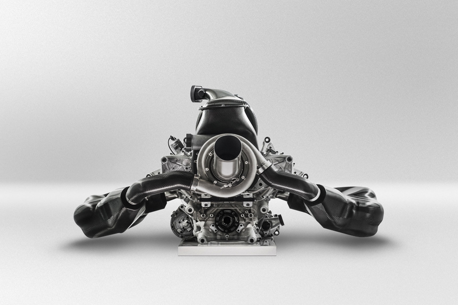 【2016年新車解説】ルノー・エンジン部門テクニカルディレクター「2015年から大幅に性能向上、約875馬力」