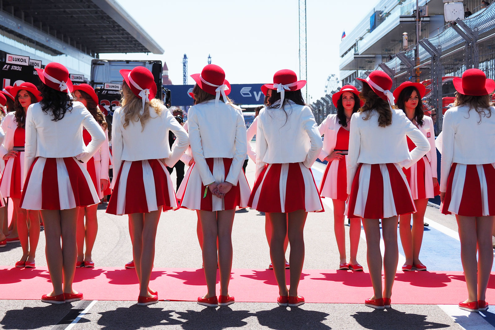 【F1ビューティー】2017 Rd.4 ロシアGP編「ロシアらしい赤白のドレス」