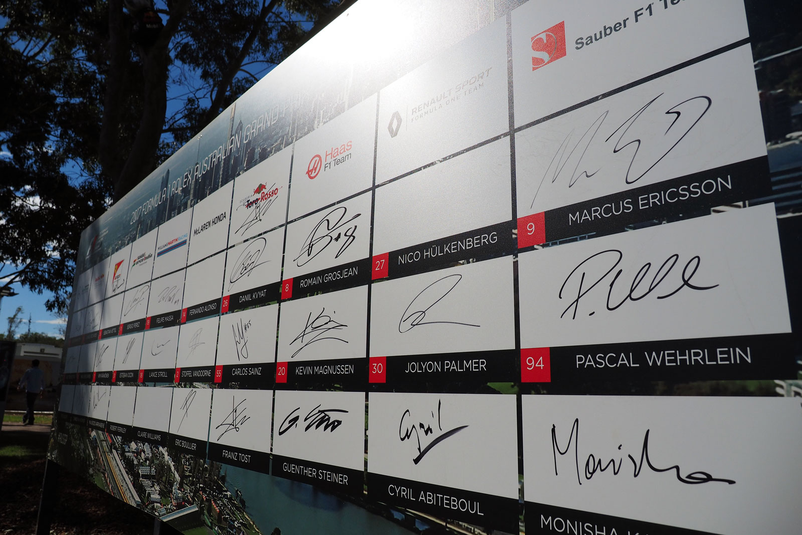 【こぼれ取材メモ】これが（ほぼ）全F1ドライバー＆チーム代表のサイン