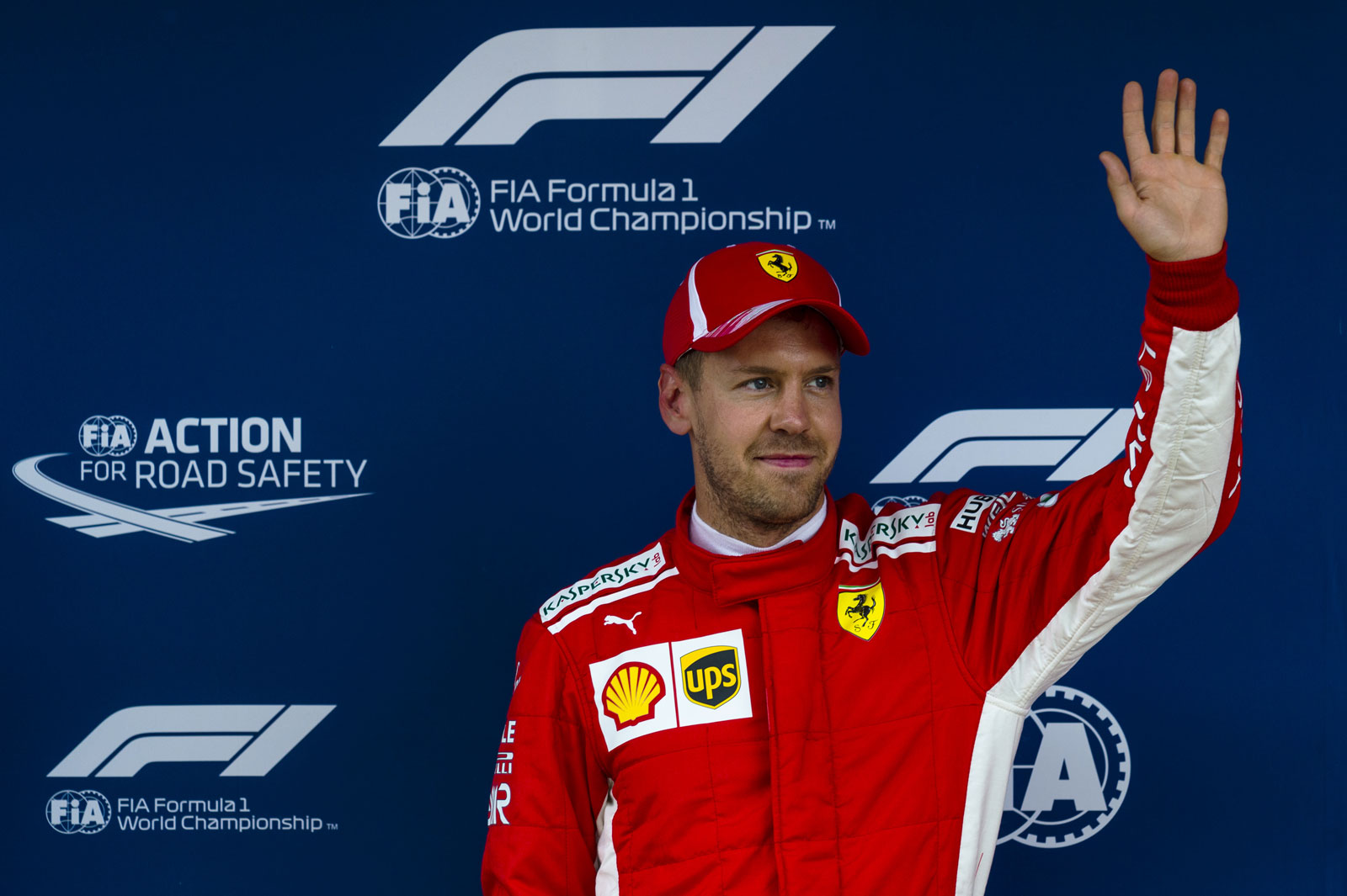 F1ドライバーってこんなヤツ S フェッテル ステアリングを握ると目つきと人が変わる F1 Life F1ドライバーってこんなヤツ S フェッテル ステアリングを握ると目つきと人が変わる F1 Life