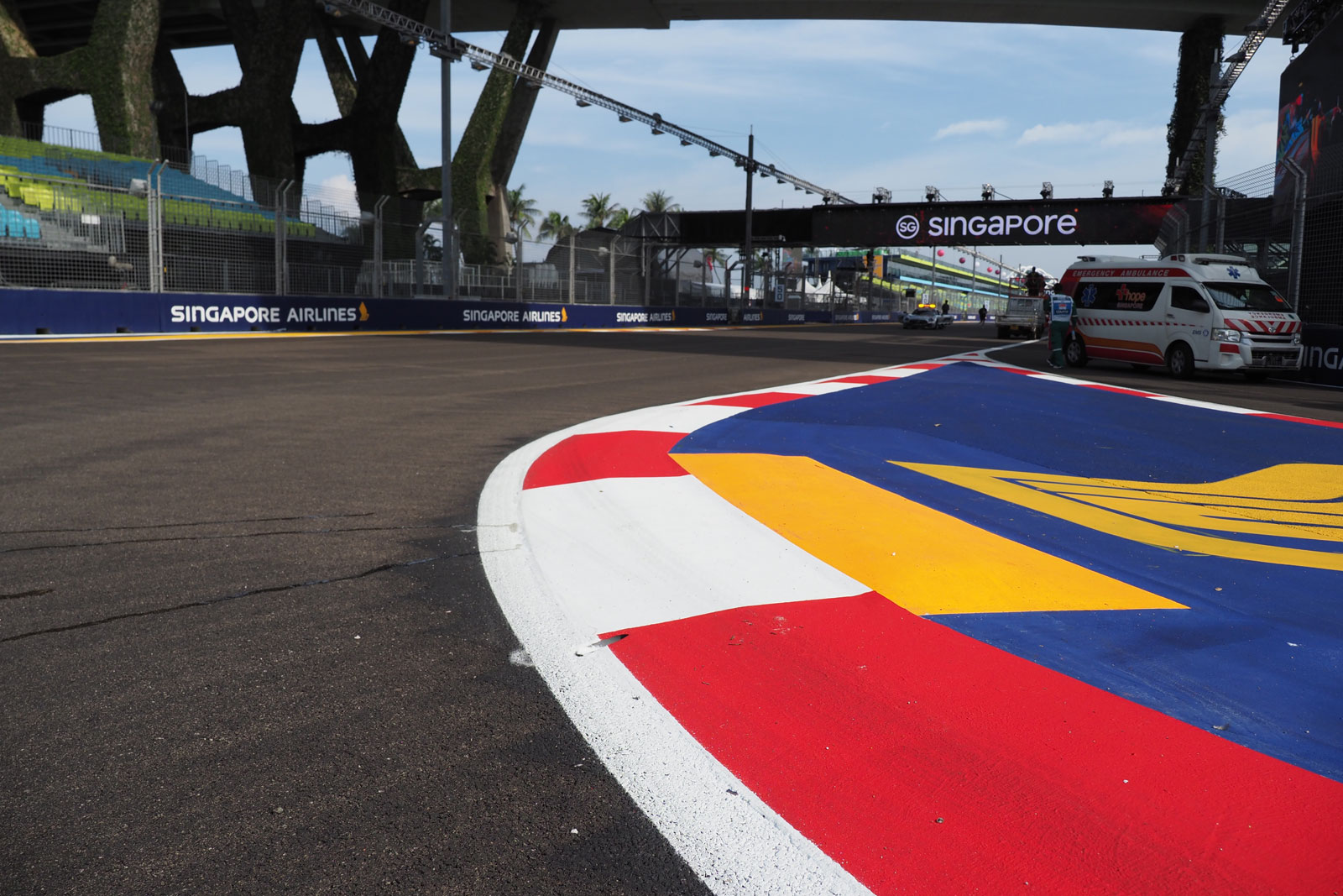 Rd 15 Sgp 木曜 マリーナベイ ストリート サーキットの路面舗装 F1 Life