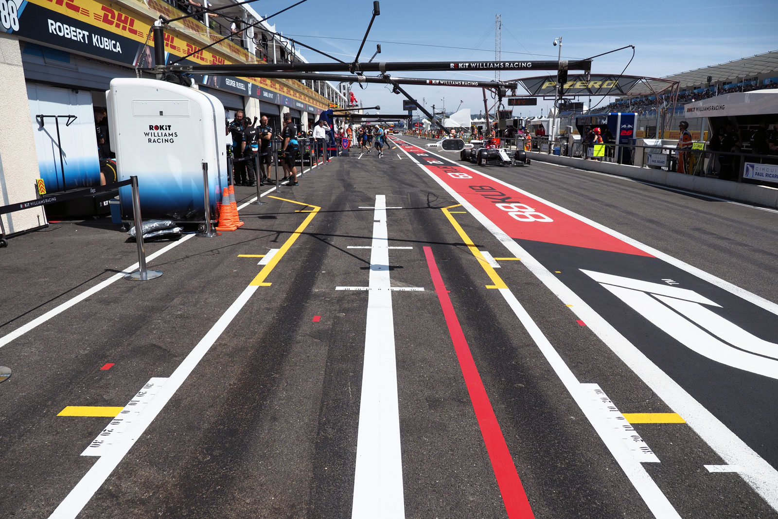 リアルスコープ ピットウォールに設置されたチームパネルの2つの機能 F1 Life